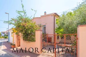 Budoni | Casa di paese con corte privata in pieno