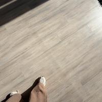 350 metri quadrati di pavimento in laminato