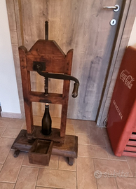 IMBOTTIGLIATRICE TAPPI IN SUGHERO VINO DATATA 800