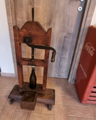 IMBOTTIGLIATRICE TAPPI IN SUGHERO VINO DATATA 800