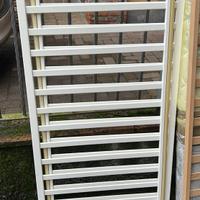 Lettino con le sbarre in legno