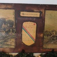 Tavola di legno con raffigurazione scena carrozze