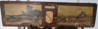 Tavola di legno con raffigurazione scena carrozze