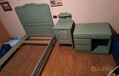 Letto singolo antico