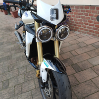 Tirumph street triple 675