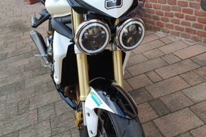 Tirumph street triple 675