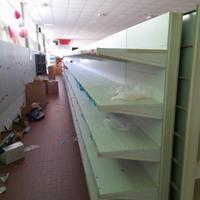 Scaffali a gondola bianchi pronta consegna