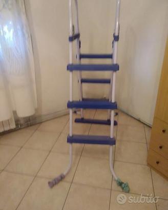 scaletta piscina come nuova
