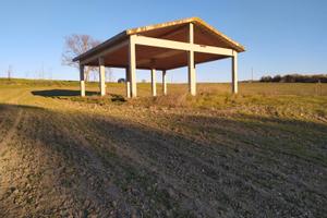 Terreno agricolo irriguo con deposito