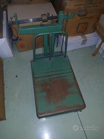 bilancia vecchio stile in ferro 