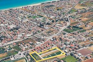 Terreno di 10200 m² a Alba Adriatica