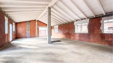 Nuova villa unico livello con ampio giardino su tr