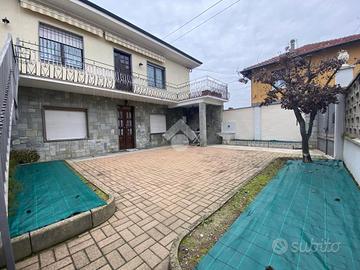 5 LOCALI A CARMAGNOLA