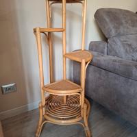 Angolo decorativo in vimini - porta fiori