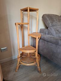 Angolo decorativo in vimini - porta fiori