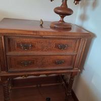 mobile cassettiera e lampada noce massello