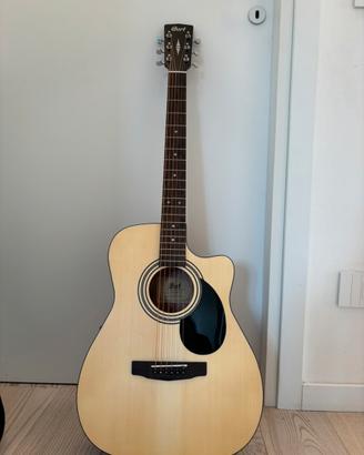 Chitarra acustica Cort ragazzo