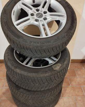 Cerchi con gomme termiche