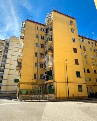 3 LOCALI A NAPOLI