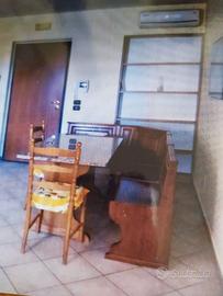 Panca ad angolo tavolo tre panche e due sedie