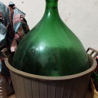 Damigiana  in vetro con contenitore