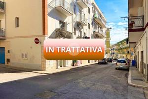 MONOLOCALE A MANFREDONIA