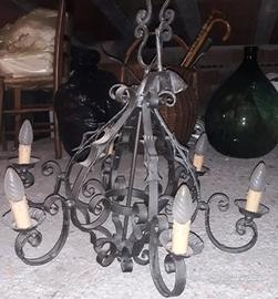 Lampadario in  ferro  battuto  Antico