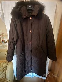 Cappotto imbottito lungo con cappuccio e pelliccia
