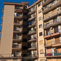 142 mq con box e p. auto - Via Irno