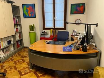 Due Scrivanie direzionali in noce di "ESTEL"