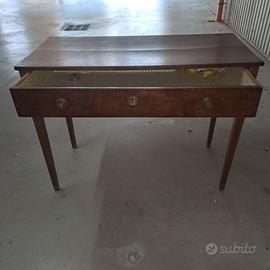 Scrivania in legno