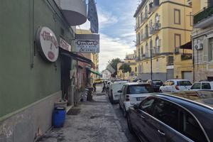 NEGOZIO A NAPOLI