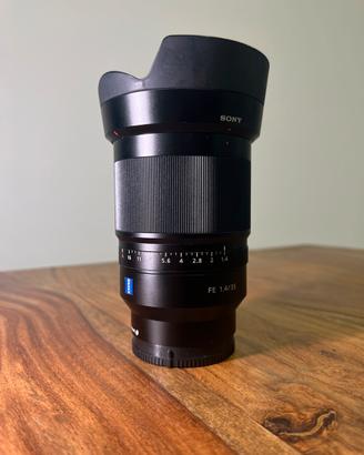 Sony  35mm f 1.4 ZA Zeiss Distagon