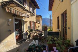 Villa di 240 m² con più di 5 locali e box auto a T