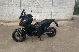 Xadv 750