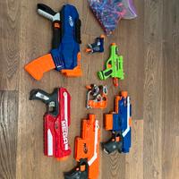 Set pistole NERF e rispettivi dardi