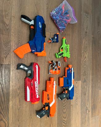 Set pistole NERF e rispettivi dardi