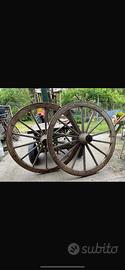 Antiche ruote da carretto diverse misure .