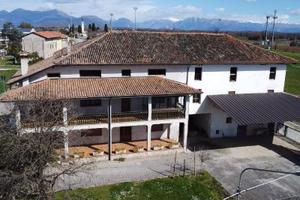 CASA INDIPENDENTE CON DUE UNITA' ABITATIVE, STA...