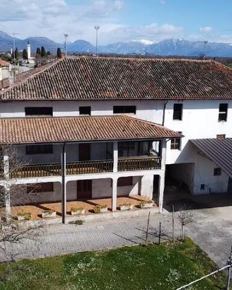 CASA INDIPENDENTE CON DUE UNITA' ABITATIVE, STA...