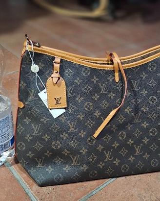 Bella  borsa elegante, raffinata e capiente  L