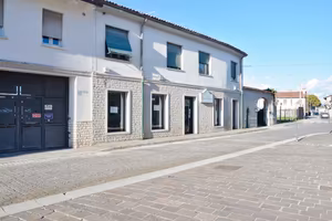 Staranzano: locale commerciale