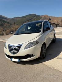 Lancia ysilon 2012