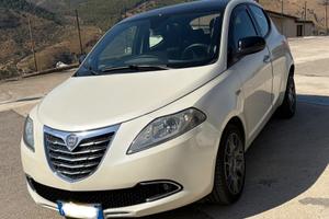 Lancia ysilon 2012