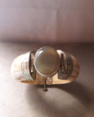 BRACCIALE RIGIDO CON PIETRA