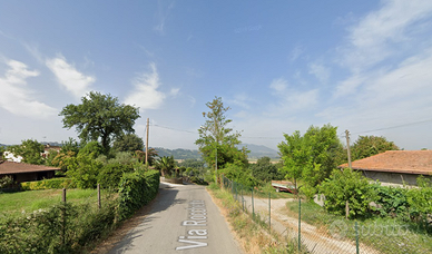 RIETI LUMINOSO TRILOCALE IN VILLA