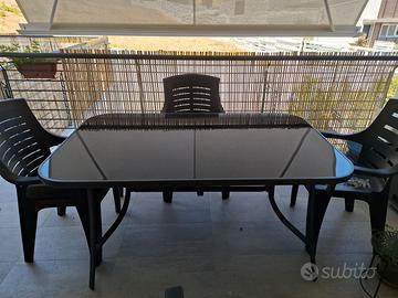 Tavolino da giardino in vetro con base in ferro