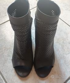 Tronchetto traforato, punta aperta