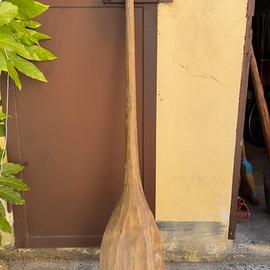 Antico remo / pala in legno scavato a mano