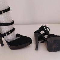 Scarpe con tacchi alti